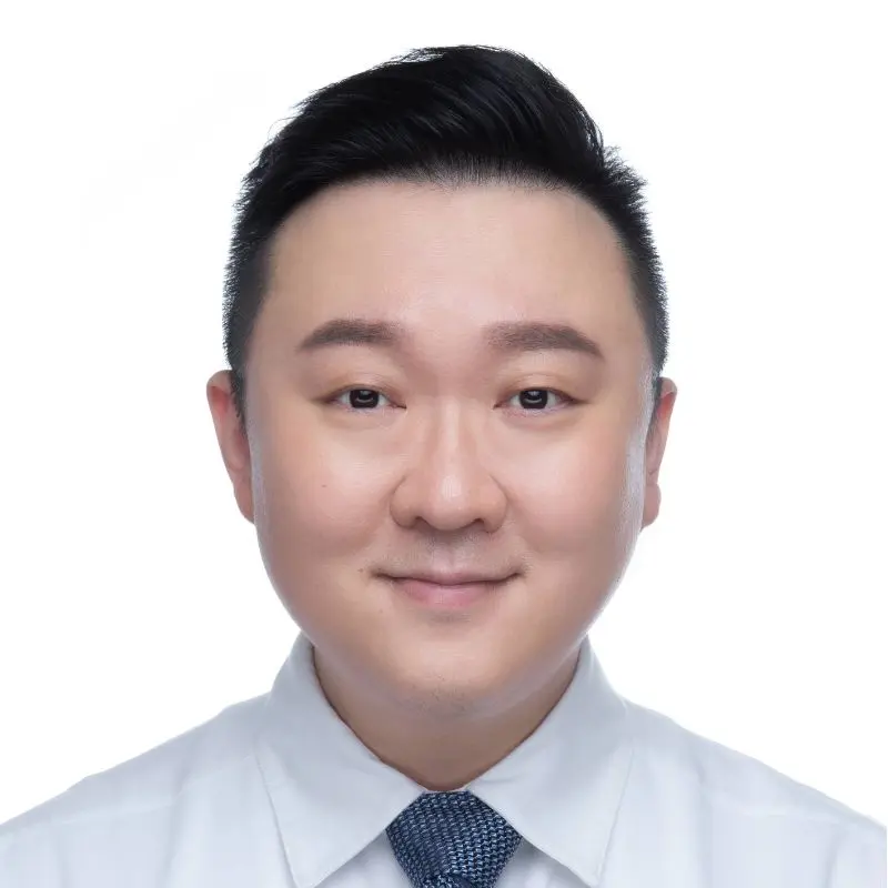 游士緯醫師-新樹牙醫-正面